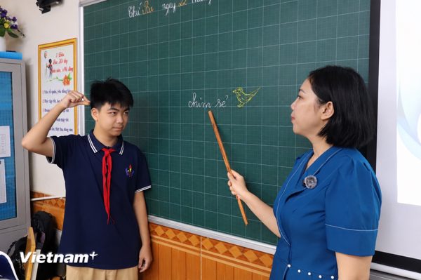 Ngôn ngữ ký hiệu - mở lối tri thức trong thế giới không âm thanh