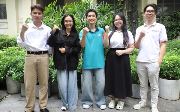 Ngư dân đi biển chật vật với giấy tờ, nhóm sinh viên ‘ra tay’ số hóa nhật ký khai thác