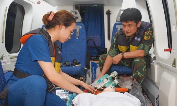 Ngư dân ngã bất tỉnh ở Trường Sa được trực thăng đưa về đất liền