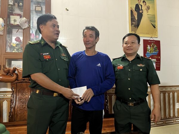 Ngư dân Quảng Trị kể 8 giờ ôm phao, tự bơi giữa biển tìm đường sống