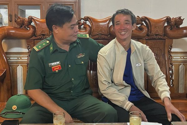 Ngư dân thoát chết sau 8 giờ trôi dạt trên biển