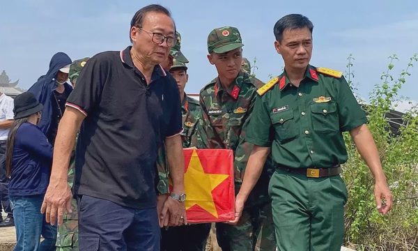 Người 38 năm chăm sóc mộ liệt sĩ được khen thưởng