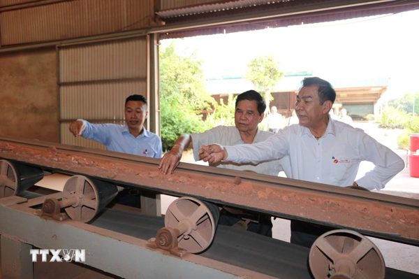 Người biến đất sét thành giá trị công nghệ