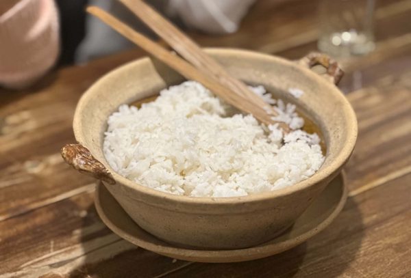 Người cao tuổi loại cơm khỏi bữa ăn hằng ngày, bác sĩ nội tiết nói gì?