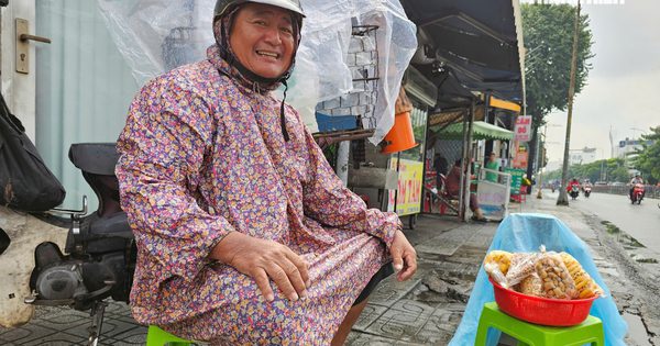 Người cha bán bánh hay nhún nhảy ở góc đường: 'Con đậu đại học là mừng dữ lắm'