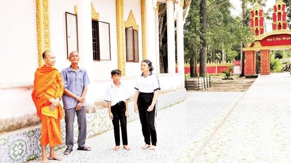 Người có uy tín và những phum, sóc bình yên