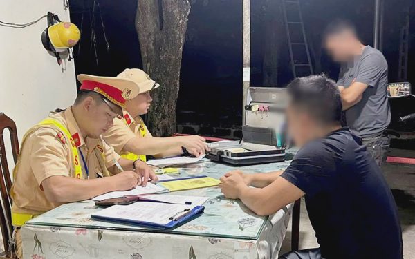 Người dân báo Cục trưởng CSGT xe chở gấp đôi số người, tài xế và chủ xe bị phạt 174 triệu