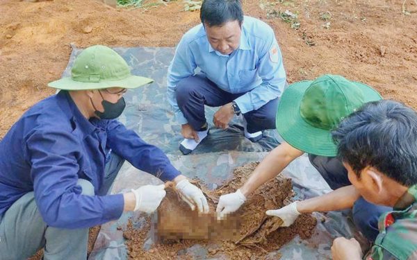 Người dân báo tin, phát hiện 2 hài cốt liệt sĩ