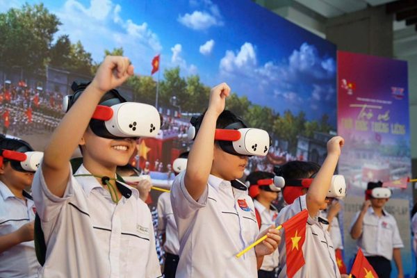 Người dân Nha Trang trải nghiệm 'xuyên không' nghe Bác Hồ đọc Tuyên ngôn Độc lập