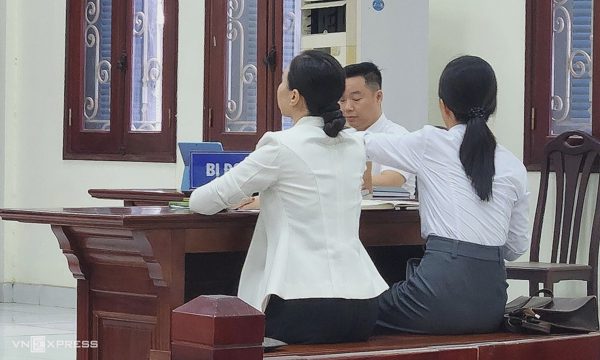 Người đàn ông 63 tuổi kiện 'chia tay đòi quà' được nhận lại tiền đã cho bạn gái