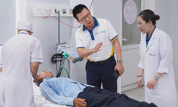 Người đàn ông bất ngờ nhồi máu cơ tim trong khi chờ khám bệnh