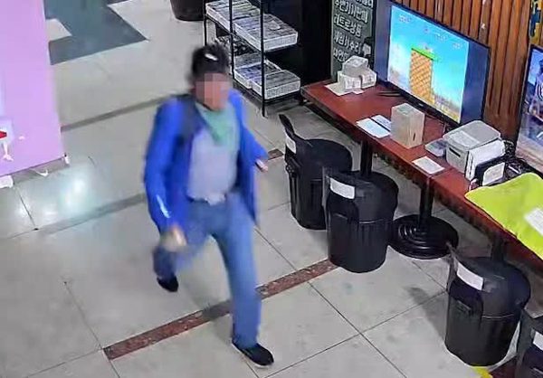 Người đàn ông buộc dao vào tay, tấn công loạn xạ trong siêu thị ở Hàn Quốc