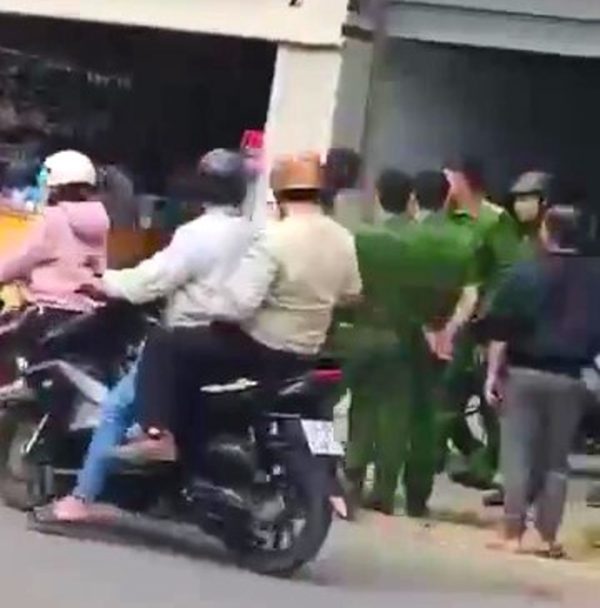 Người đàn ông cầm vật sắc nhọn khống chế phụ nữ ở Đà Lạt