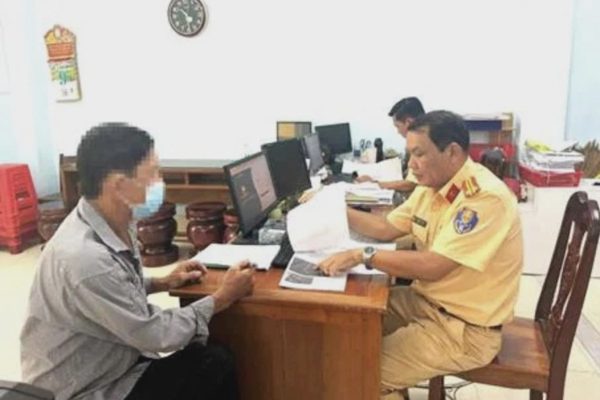Người đàn ông đi xe máy 10 lần "dính phạt nguội" do chạy quá tốc độ