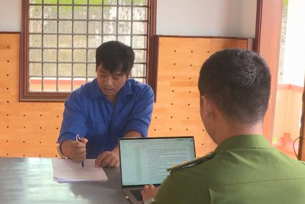 Người đàn ông dùng kéo đâm 2 mẹ con người tình thương vong