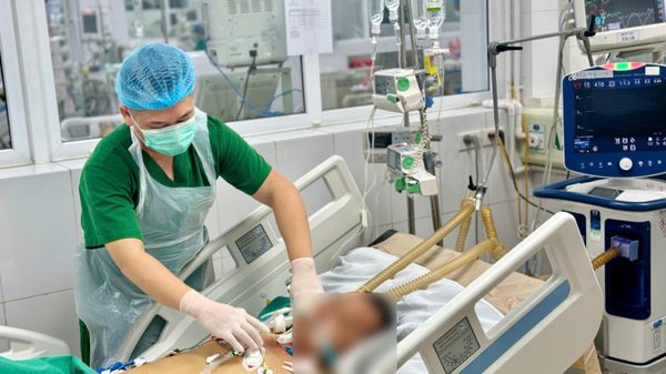 Người đàn ông hôn mê, suy đa cơ quan vì sốt rét sau khi trở về từ châu Phi