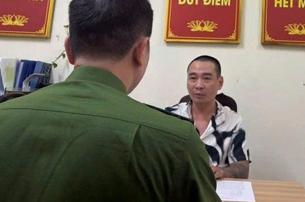 Người đàn ông khai lý do đập vỡ hai gương chiếu hậu ô tô ở Hà Nội