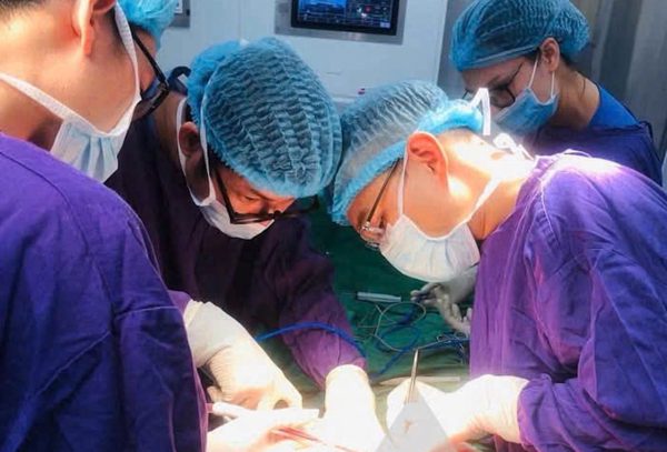 Người đàn ông mang khối u hiếm từ dấu hiệu 'sụt cân nhưng bụng ngày càng to'