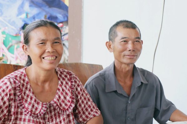 Người đàn ông Nghệ An đưa con gái "chấm điểm" vợ mới và mẹ kế có 1 không 2