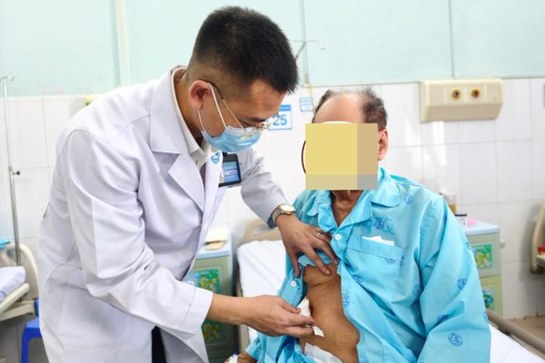 Người đàn ông nguy kịch sau bữa ăn có cá