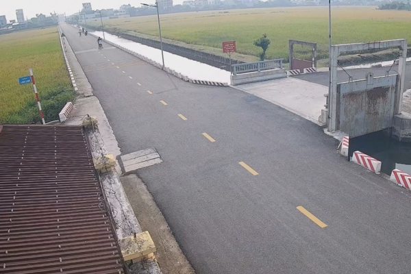 Người đàn ông tử vong sau khi cứu hai cháu bé ngã xuống sông