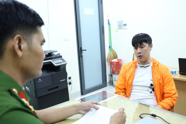 Người đàn ông vào nhà nghỉ với phụ nữ quen qua mạng, bị dàn cảnh cướp tài sản