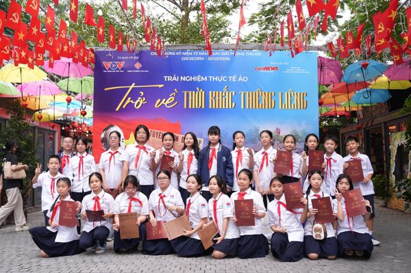Người dân Thủ đô sống lại thời khắc lịch sử nhờ công nghệ thực tế ảo VR