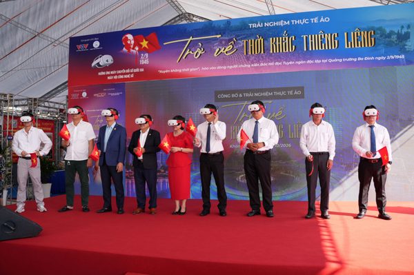 Người dân 'xứ trầm biển yến' trở về thời khắc lịch sử 2/9/1945 bằng công nghệ