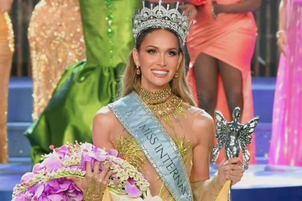 Người đẹp Mỹ đăng quang Miss International Queen, đại diện Việt lọt Top 12