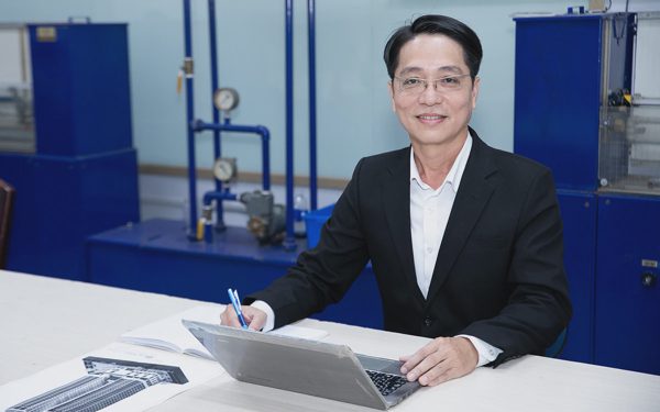 Người đồng hành cùng sinh viên Duy Tân vô địch thiết kế nhà chống động đất