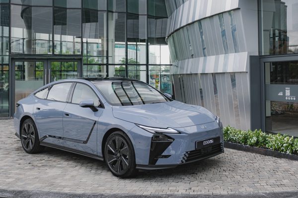 Người dùng nói gì về tính năng an toàn trên xe Lexus ES?