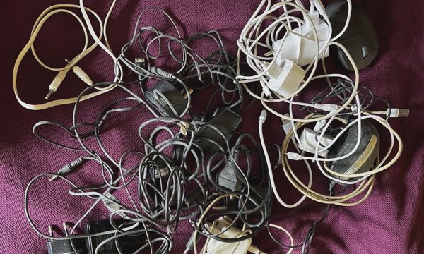 Người già tích trữ nhiều đồ đạc - rối loạn tâm thần hay chỉ là tiếc của?