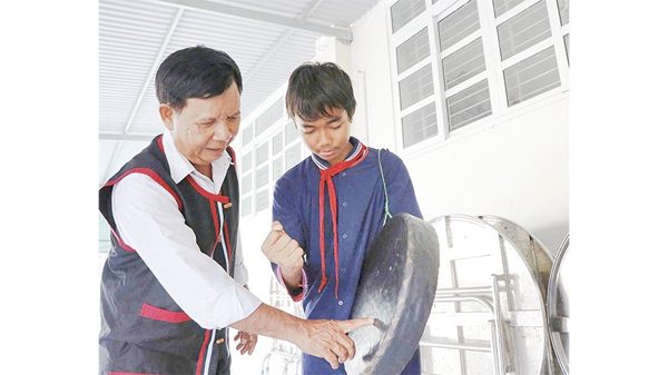 Người giữ hồn nhạc cụ của dân tộc Raglai