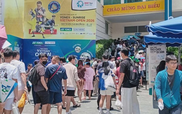 Người hâm mộ xếp hàng dài chờ xem chung kết Vietnam Open 2026