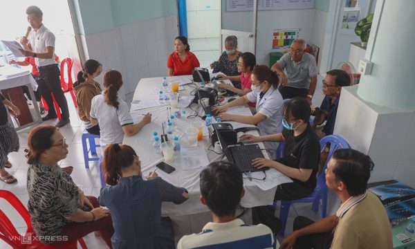 Người khám sức khỏe ở doanh nghiệp cập nhật hồ sơ điện tử toàn dân thế nào