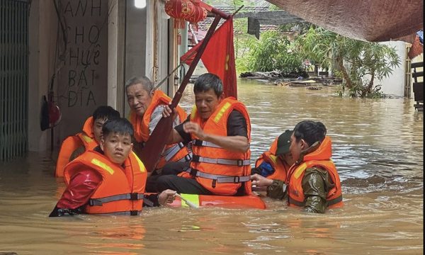 Người Lạng Sơn trắng đêm canh nước, chạy lũ