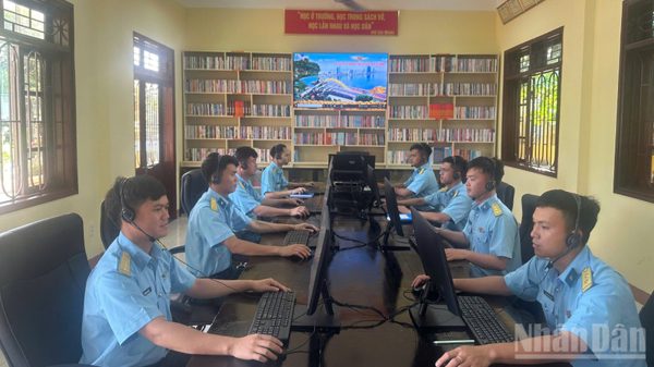 Người lính và sinh viên chung sức đổi mới sáng tạo