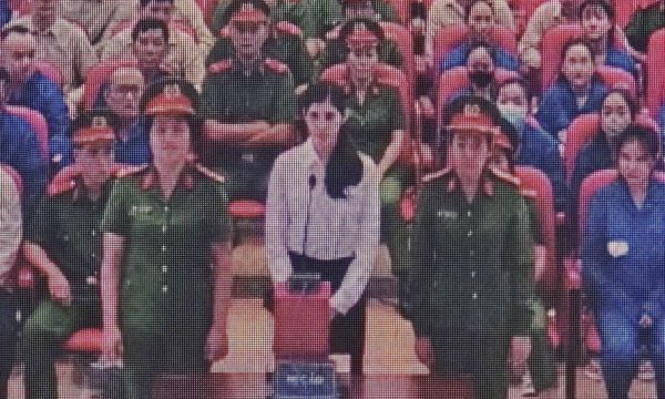 Người mẫu Andrea Aybar thừa nhận nhiều lần nhờ trợ lý mua ma túy