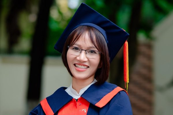 Người mẹ nuôi 2 con đang học tiến sĩ, trở thành tân sinh viên ở tuổi 48