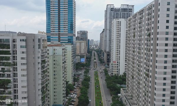 Người mua nhà thận trọng, chờ giá giảm thêm