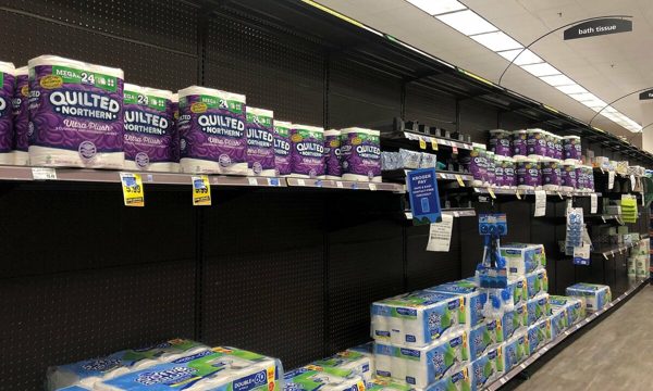 Người Mỹ đối mặt tình trạng giấy vệ sinh tăng giá do cuộc chiến thuế với Canada