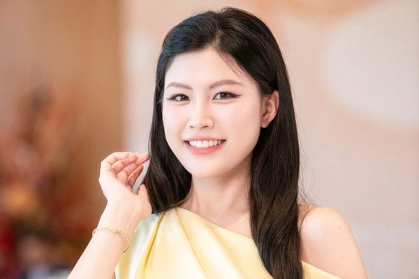 Người nhà ra Hải Phòng cổ vũ thí sinh Hoa hậu Việt Nam