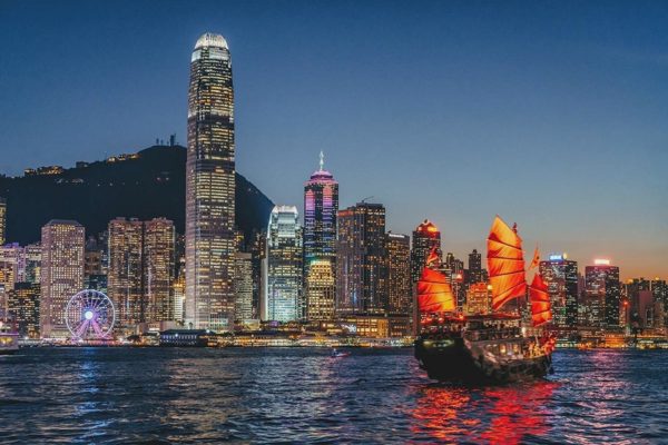 Người nước ngoài đổ xô đến Hong Kong, thị trường nhà ở cao cấp tăng nóng