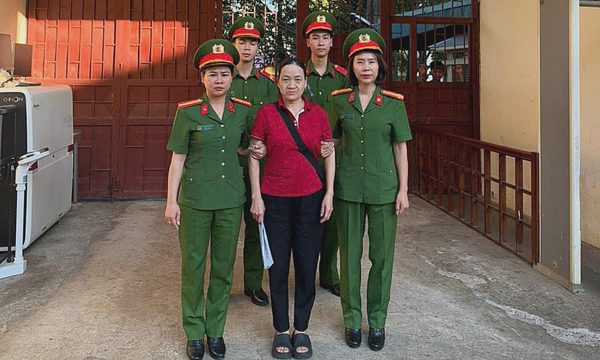 Người phụ nữ bị bắt vì đăng bài xúc phạm lãnh đạo tỉnh