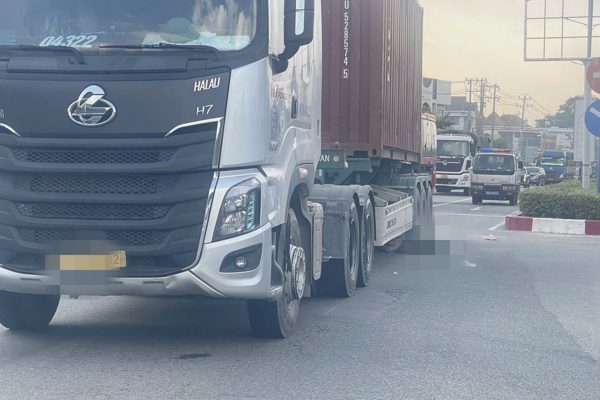 Người phụ nữ bị xe cán tử vong trên đường đi đón con ở TPHCM