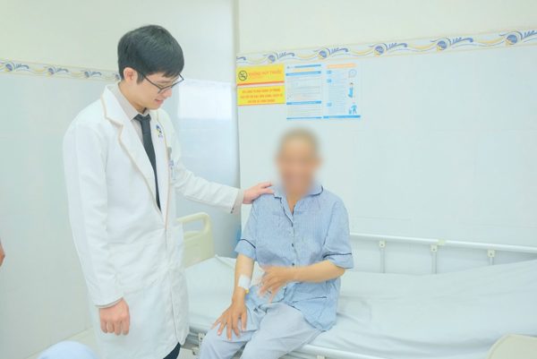 Người phụ nữ co giật nhiều lần, đi khám phát hiện khối u não to như quả trứng gà