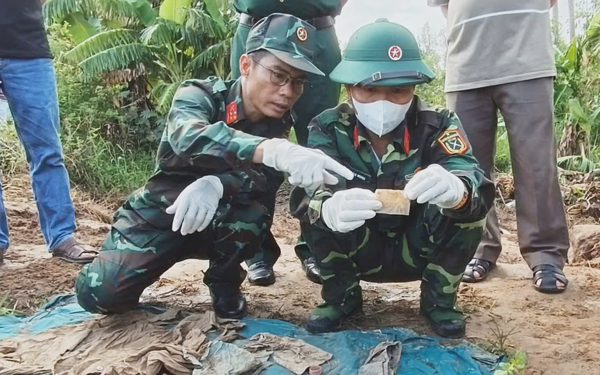 Người phụ nữ nhớ vị trí chôn cất bộ đội 53 năm trước, nay quy tập có mảnh nhựa ghi 'Anh Luân'