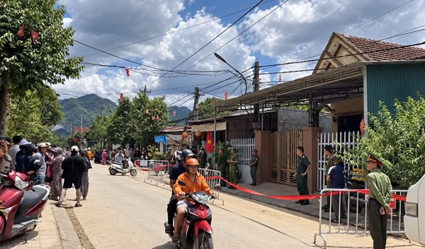 Người phụ nữ tử vong tại nhà với nhiều vết thương, người chồng gặp nạn cách 15km