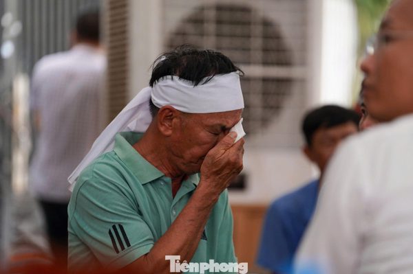 Người thân khóc nghẹn tiễn đưa 3 nạn nhân vụ thảm án ở Đồng Nai về quê an táng