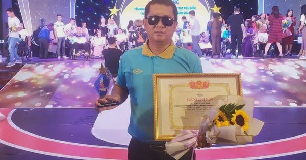 Người thầy khiếm thị gieo ước mơ bóng đá